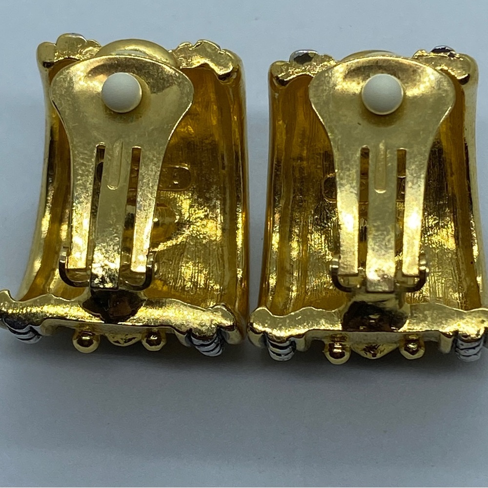 Vintage 80’s NWOT Emerald Sapphire Ruby Rhinestone Gold Tone Clip Earrings - Picture 6 of 8